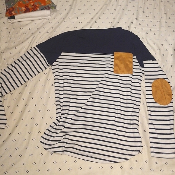 ๐ NEW long sleeve shirt with faux leather - Picture 10 of 12